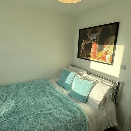 Lux Livin' - Luxury 2 Bed With Free Parking Manchester