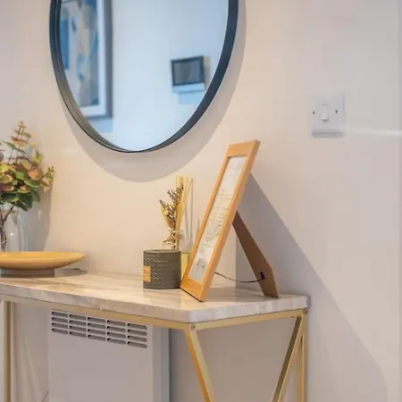 Stunning Brand New 3 Bed By Valore Services 公寓 *