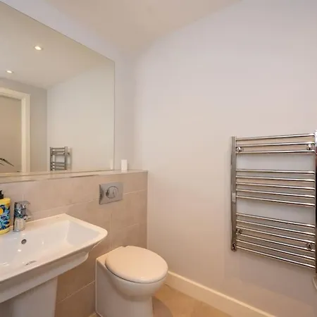 Stunning Brand New 3 Bed By Valore Services 公寓