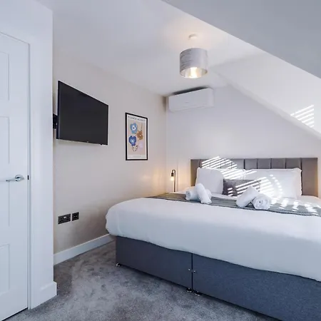 4 Bedroom Townhouse In - By Hilltop Serviced