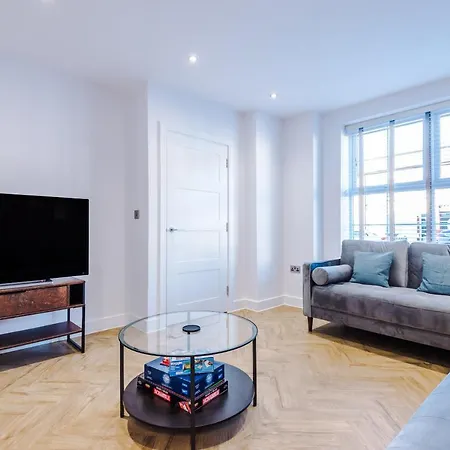 4 Bedroom Townhouse In - By Hilltop Serviced マンチェスター