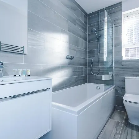 別荘 4 Bedroom Townhouse In - By Hilltop Serviced *