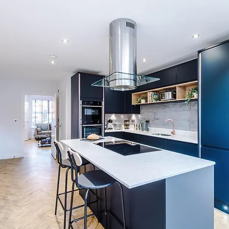 4 Bedroom Townhouse In - By Hilltop Serviced *