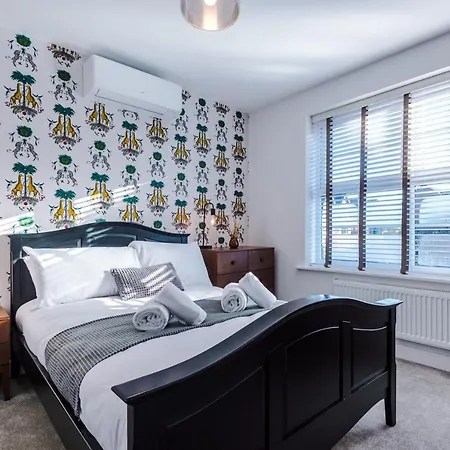 4 Bedroom Townhouse In - By Hilltop Serviced マンチェスター