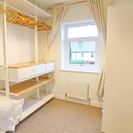 Hotel Pass The Keys King Bed House Next To Heaton Park Wm Discounts