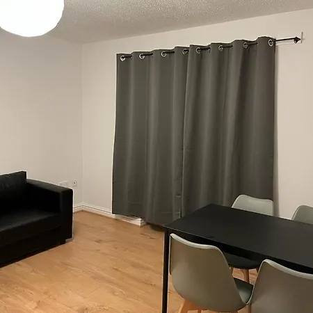 Cozy House With Free Parking Lejlighed *
