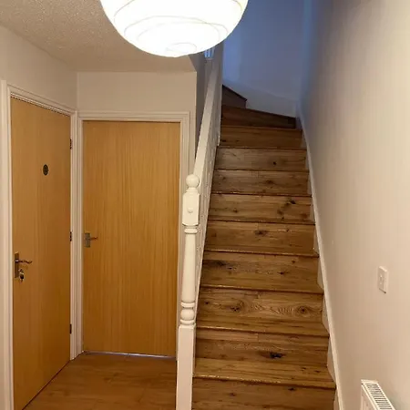 Cozy House With Free Parking *