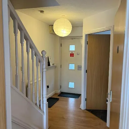 Cozy House With Free Parking Lejlighed