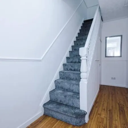 Spacious 4-bed House 別荘 マンチェスター