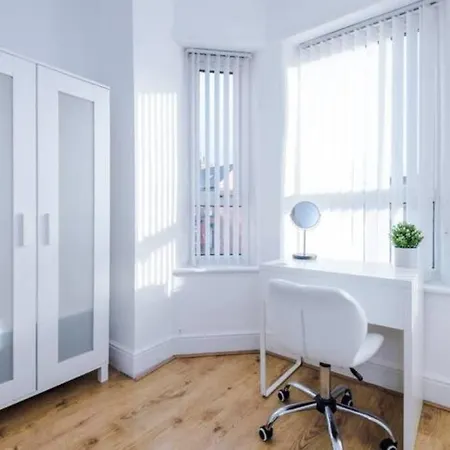 Spacious 4-bed House *