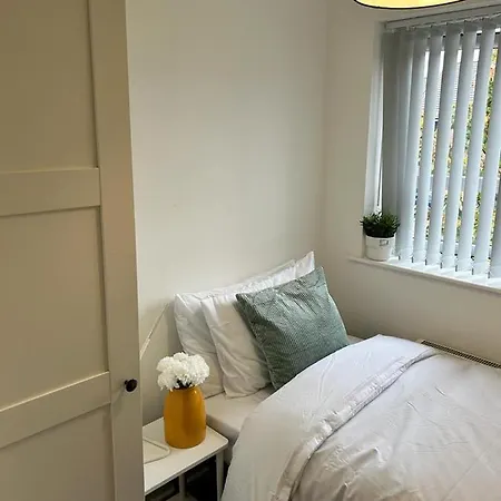 Cozy Townhouse In The Heart Of Greater Dom wakacyjny Manchester