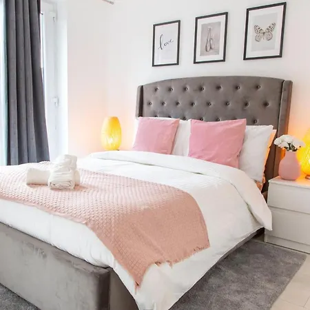 Cozy Townhouse In The Heart Of Greater 펜션