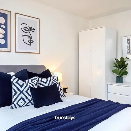 Ashworth House By Truestays - New 3 Bedroom House In Failsworth, Hotel 3*