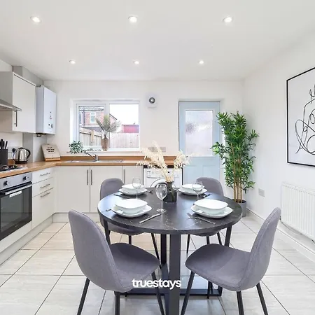Denton House By Truestays - New 3 Bedroom House In * Manchester