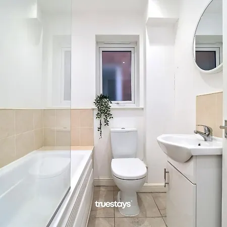 Denton House By Truestays - New 3 Bedroom House In * Manchester