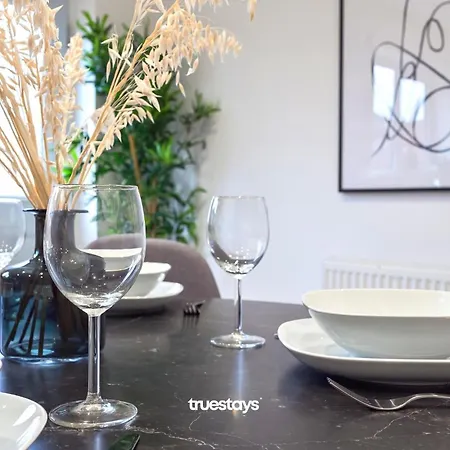 Denton House By Truestays - New 3 Bedroom House In Semesterbostad Manchester