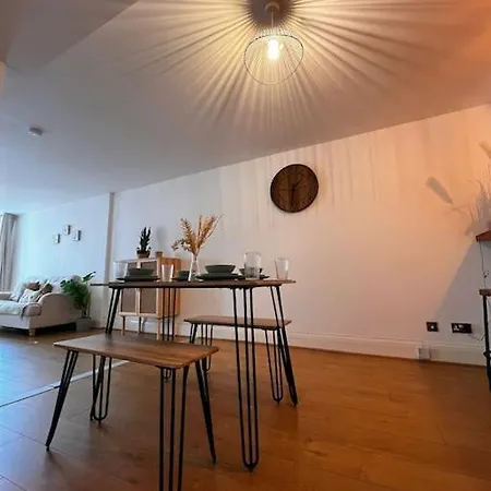 Summer Vibes 1 Bedroom Mcr City. *