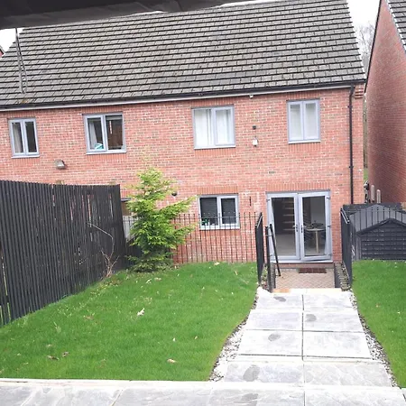 Semesterbostad Tropical Sun Homes - Beautiful Spacious 3 Bed In A Serene Environment With Free Parking For 2 Cars Manchester