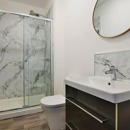 Free Parking - Beautiful 2-br Flat In * Манчестер