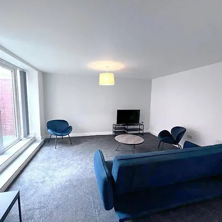 Free Parking - Stunning 2-br Near Salford Royal Apartmán *