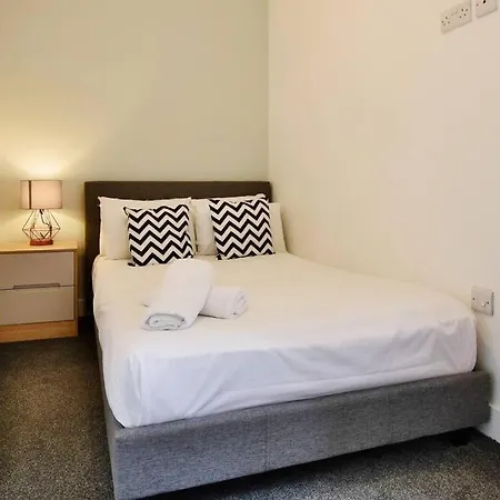 Apartament Free Parking - Spacious 2-br Close To Salford Royal *