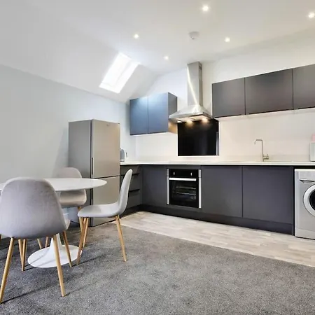 Free Parking - 1 Bedroom Salford Royal Sleeps 4 *