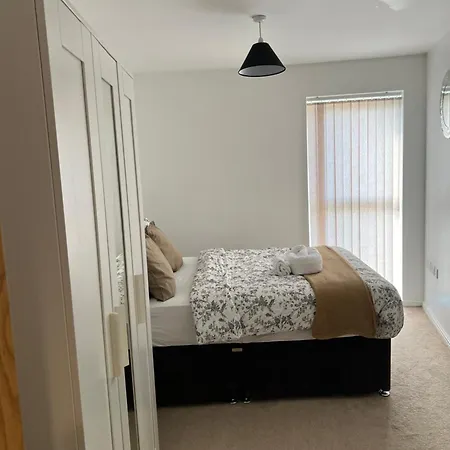 Apartment Luxury Two Bedroom Flat Opposite Coop Live N Etihad Stadium With Free Secure Parking, Netflix And Sky Tv Manchester