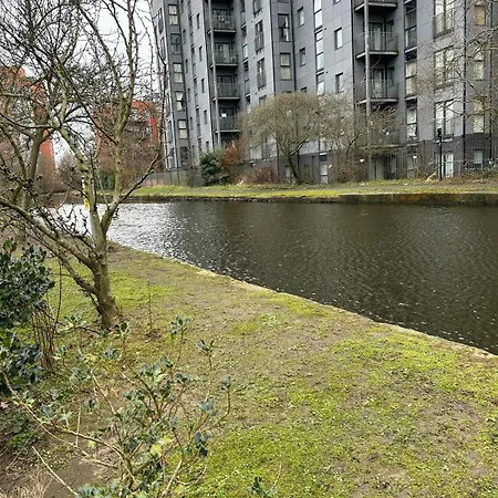 Luxury Two Bedroom Flat Opposite Coop Live N Etihad Stadium With Free Secure Parking, Netflix And Sky Tv Manchester