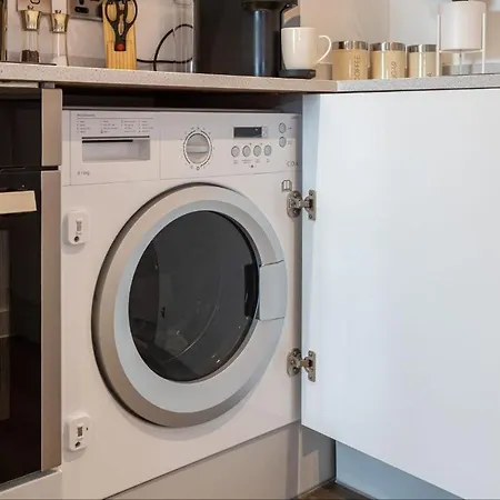 View Few Minutes To Centert *