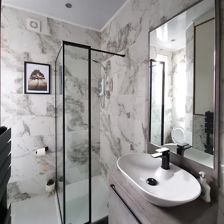 Spacious 6-bed With Large Patio And Free Parking *