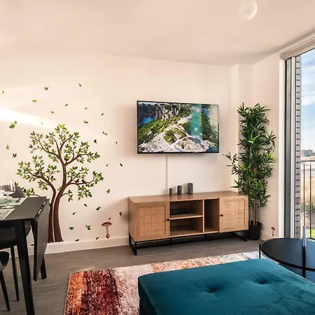 Spacious & Modern 1 Bed