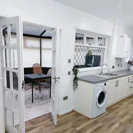 Cozy 3 Bedroom Close To Town Apartamento