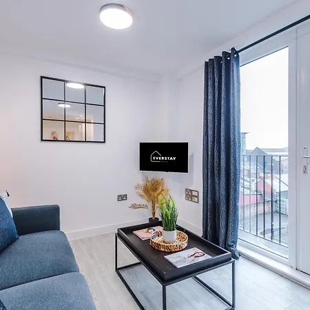 Craven Suite: Modern 1 Bed W/roof Terrace