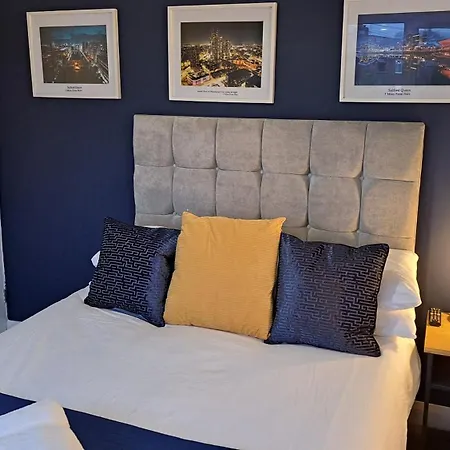 Feriehus The Heart - Cosy 3 Bedroom House With Double Driveway And Garden In Manchester