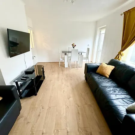 Сasa de vacaciones Cosy & Quiet House Close To Etihad And Centre *