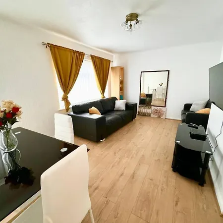 Cosy & Quiet House Close To Etihad And Centre 펜션
