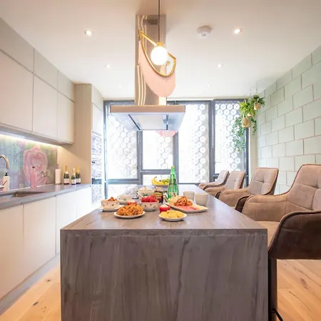 Luxury Roof Terrace Townhouse