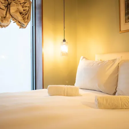 Luxury Roof Terrace Townhouse בית נופש