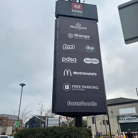 2 Bedroom Flat Close To City, Stadium And Coop Arena Manchester