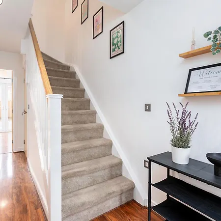 Vakantiehuis 6 Guests - 3 Bedrooms - Free Wi-fi - *