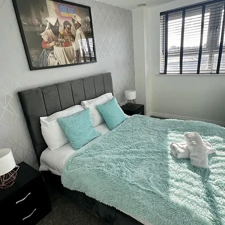 Lux Livin' - Luxury 2 Bed With Free Parking