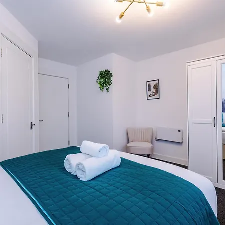 Elm , Collection Of Available Near Media , Free Parking Daire