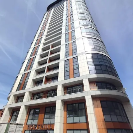 Amazing 1 Bedroom Flat With Balcony Views To The 19th Floor *