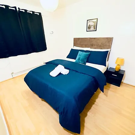 Paradise Manchester- 3 Bedroom House *