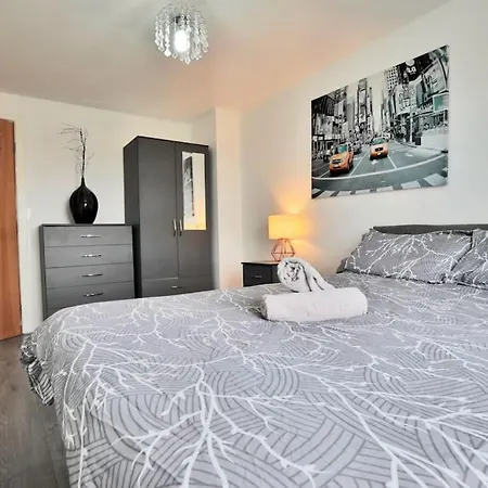 Apartment View - Free Parking - Sleeps 6 - Near Centre - By Nmb