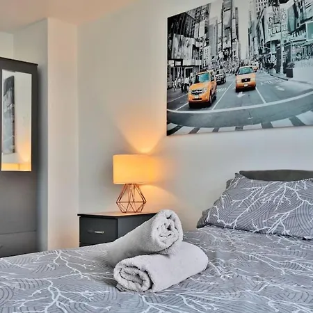 View - Free Parking - Sleeps 6 - Near Centre - By Nmb Apartment *