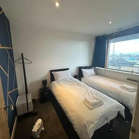 Ka Propertiess - Spacious 2 Bed & 2 Bath Apartment, In Old Trafford! Ua92, Football Stadium, Cricket Stadium, Retail Park