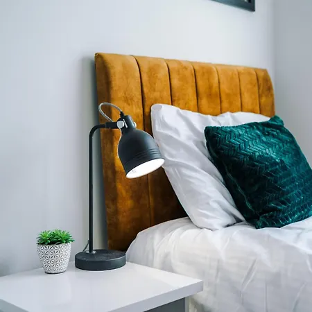 Lejlighed Stylish 4bed Home, Sleeps 7, Free Parking, Wi-fi, Balcony, Smart Tvs, Great Transport Links, Long Term Disc Manchester