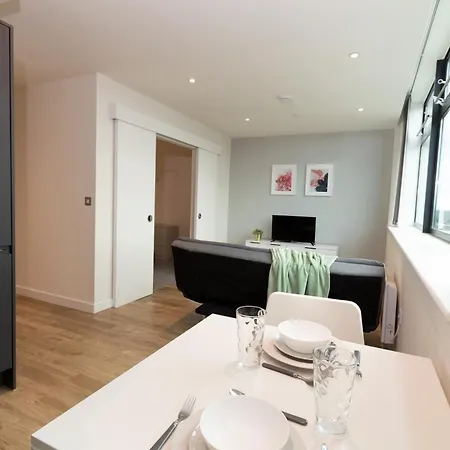 Апартаменты Beautiful 1br Penthouse In Old Trafford *