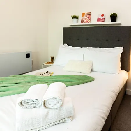 Beautiful 1br Penthouse In Old Trafford